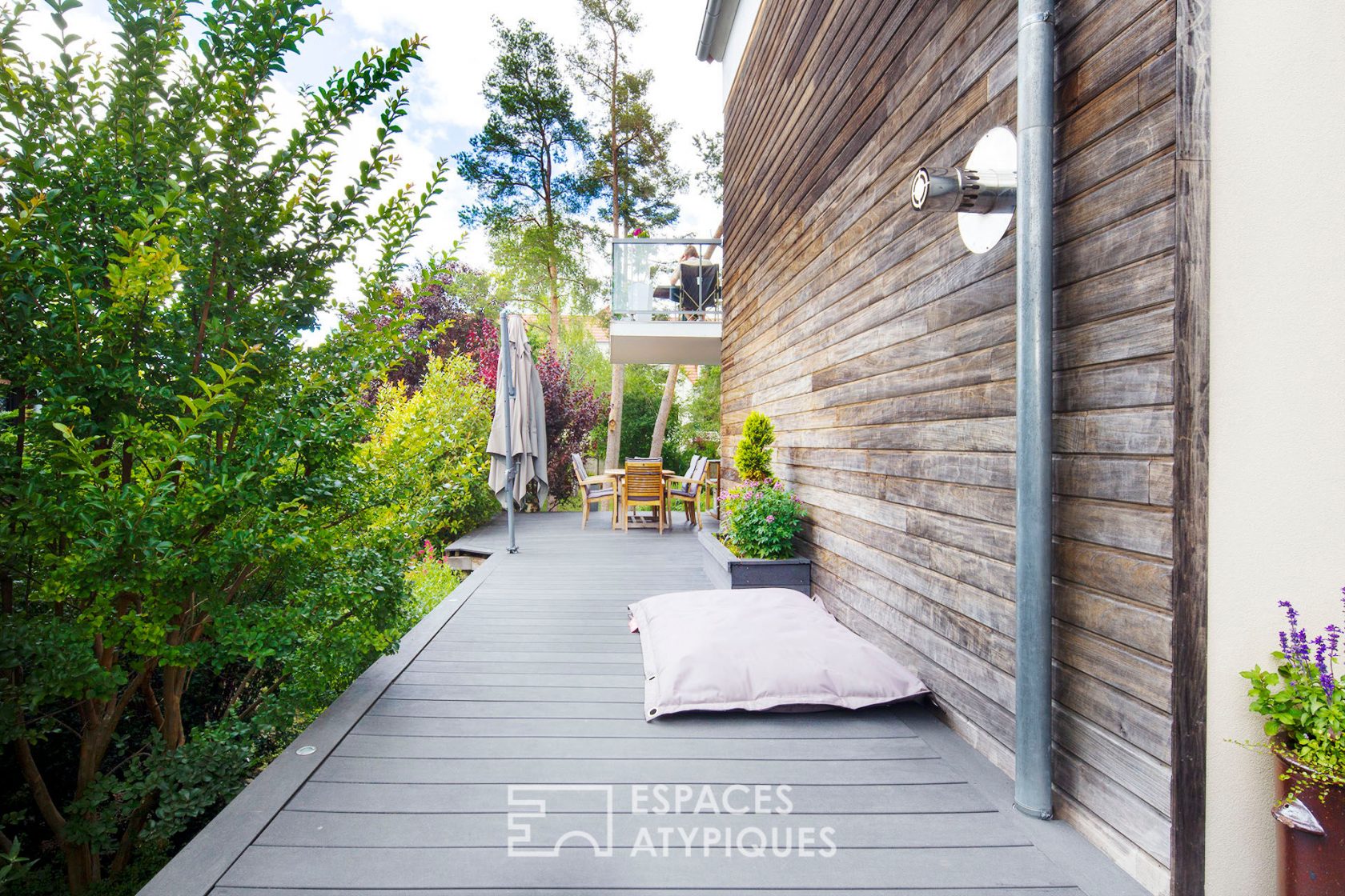 Contemporary garden level