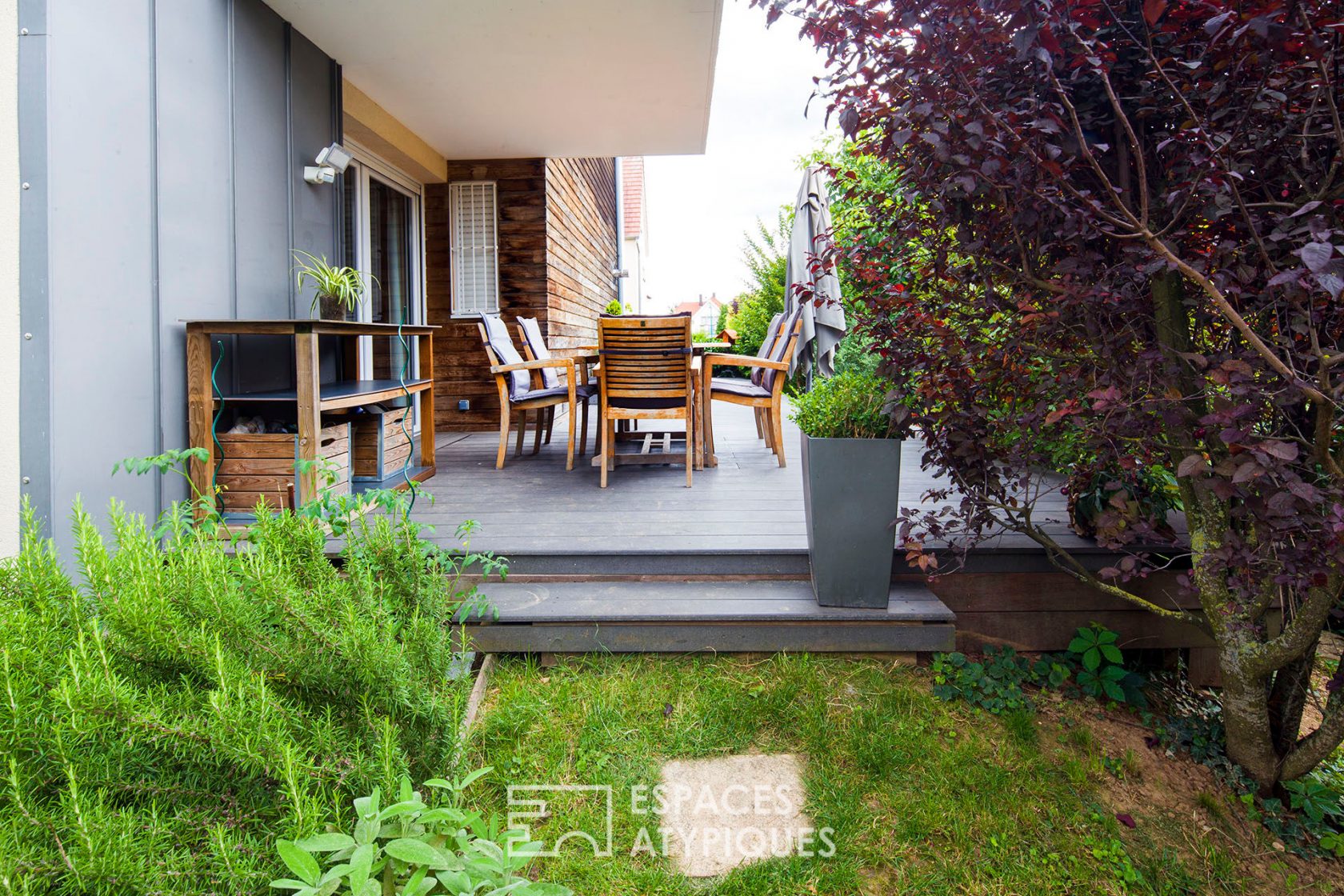 Contemporary garden level