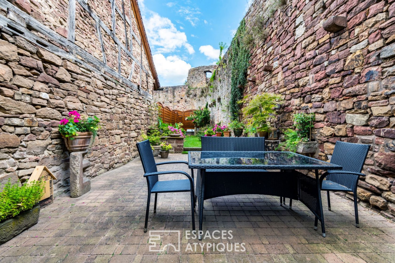 Renovated farmhouse leaning against the ramparts