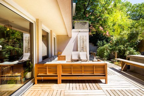Loft in Krutenau neighborhood and its wooded terrace