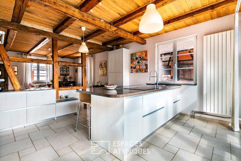 Corps de ferme et sa piscine