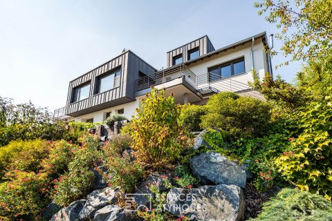 Contemporary renovation with exceptional views