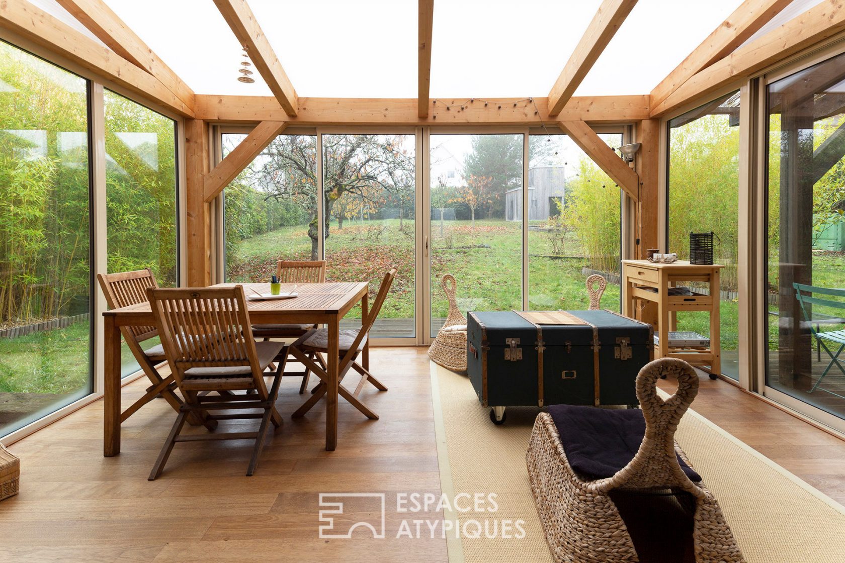 Bioclimatic timber-frame architect’s house