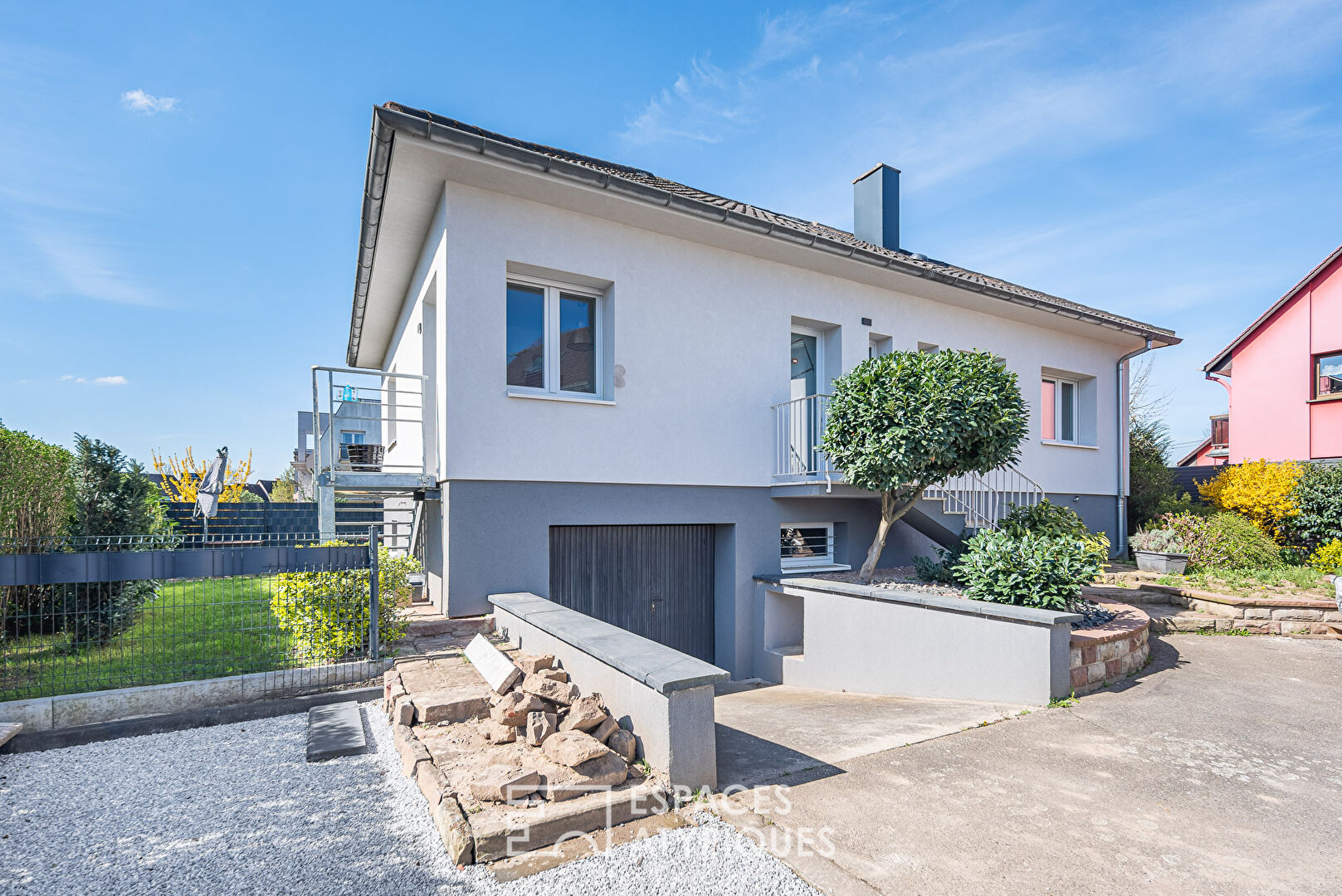 Already rented : Renovated 70’s house and its garden