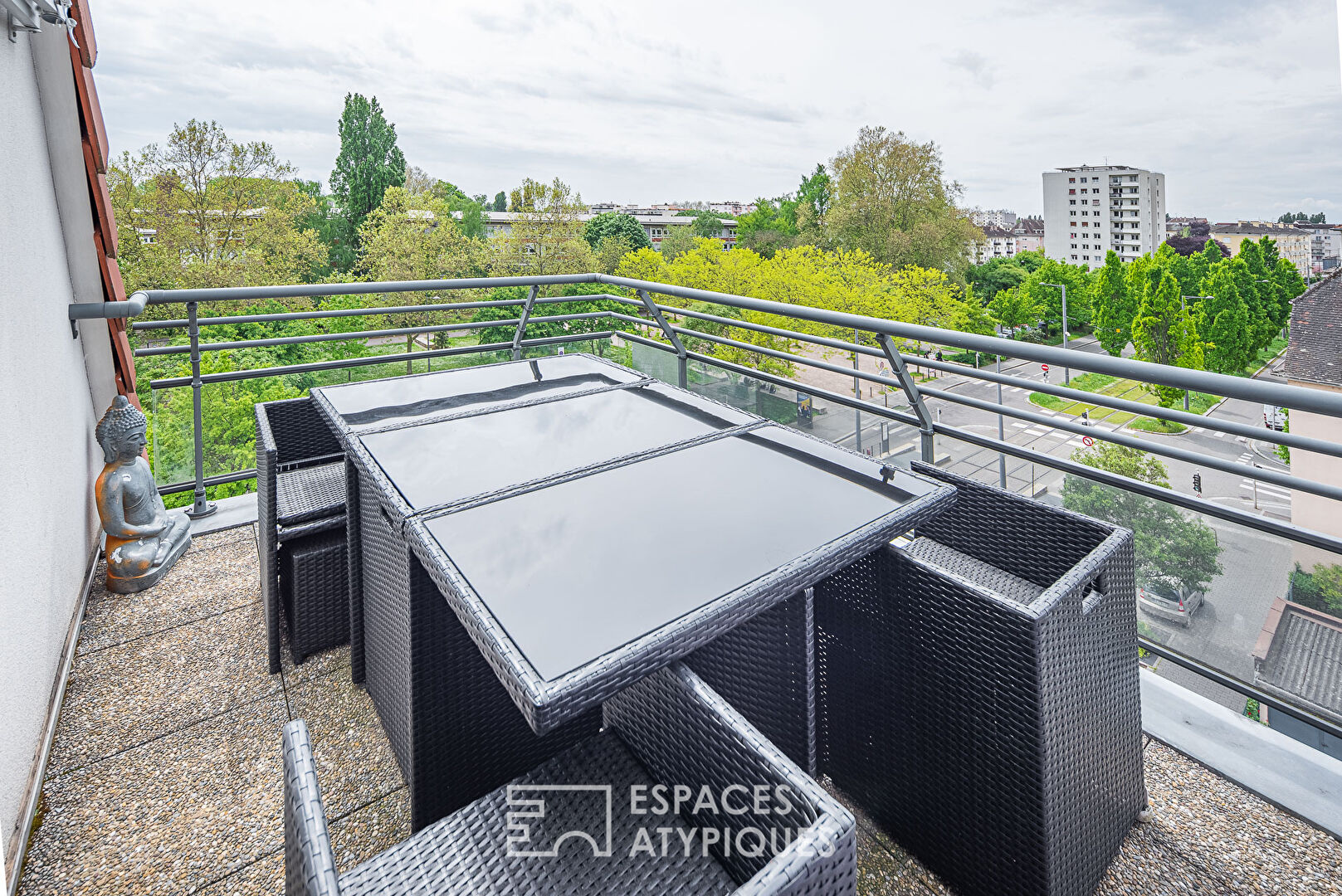 Top floor with lift and roof terrace