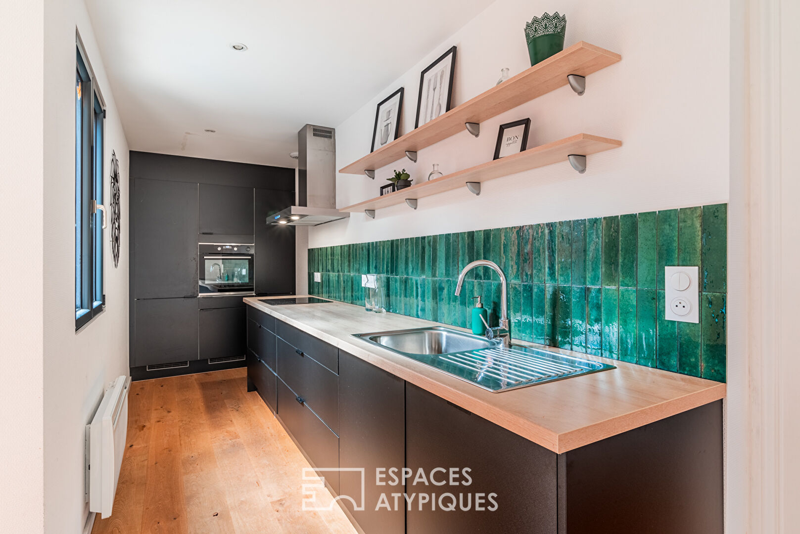 Renovated duplex apartment and its terrace in the heart of the city