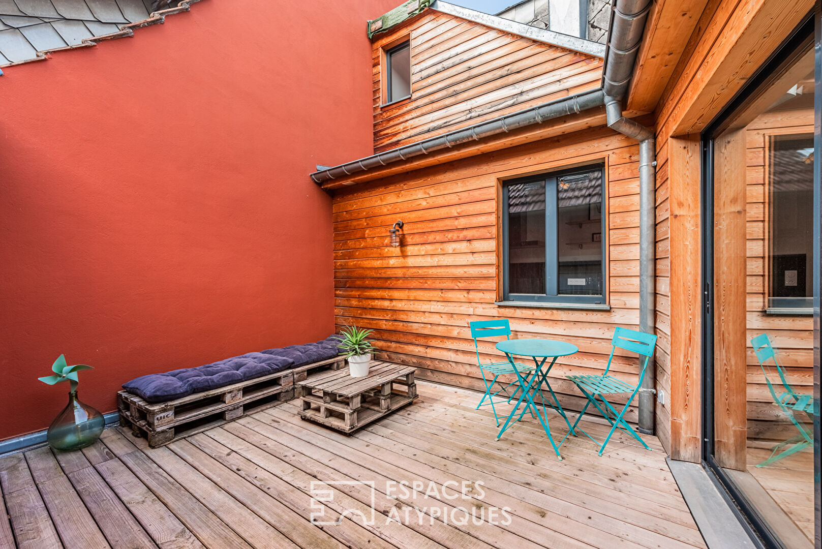 Duplex rénové et sa terrasse en coeur de ville