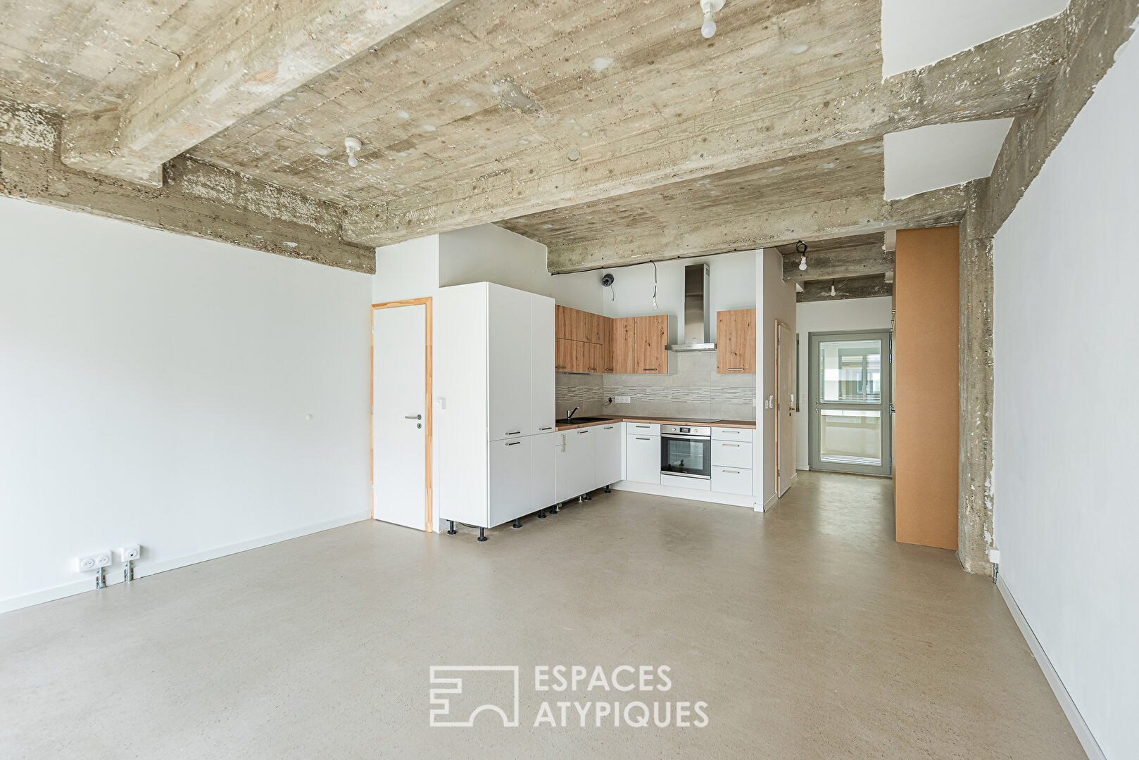 Already rented : Duplex apartment and terrace in the heart of Les Deux Rives