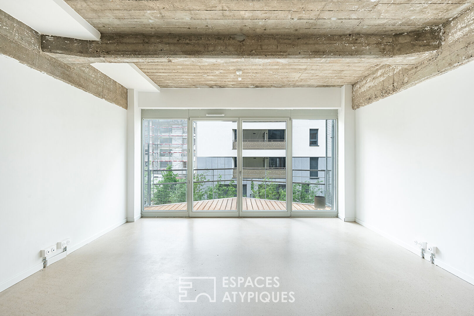 Already rented : Duplex apartment and terrace in the heart of Les Deux Rives