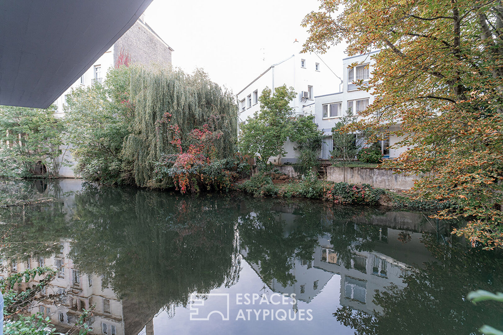 Local professionnel au calme avec vue sur l’eau