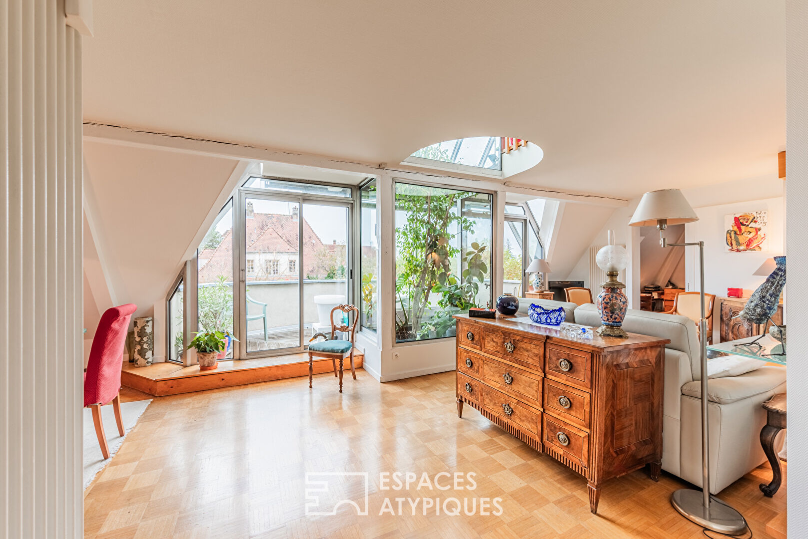 Charming duplex apartment at Conseil des XV