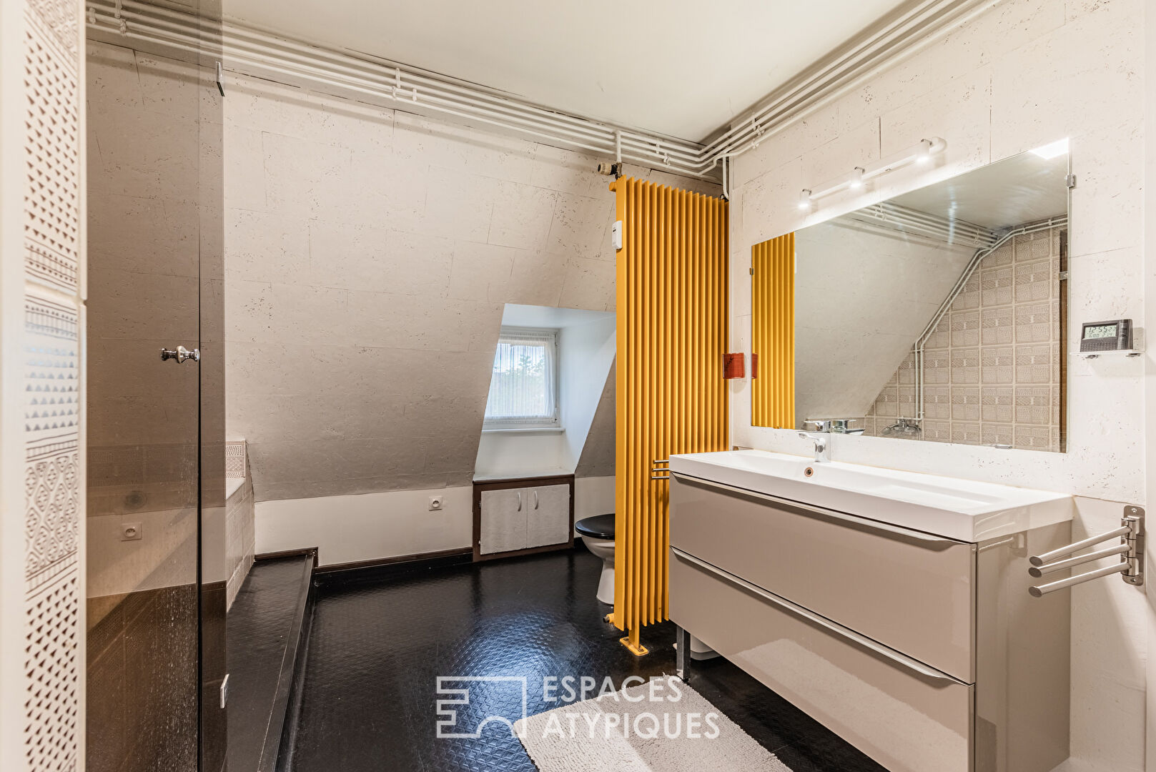 Charming duplex apartment at Conseil des XV