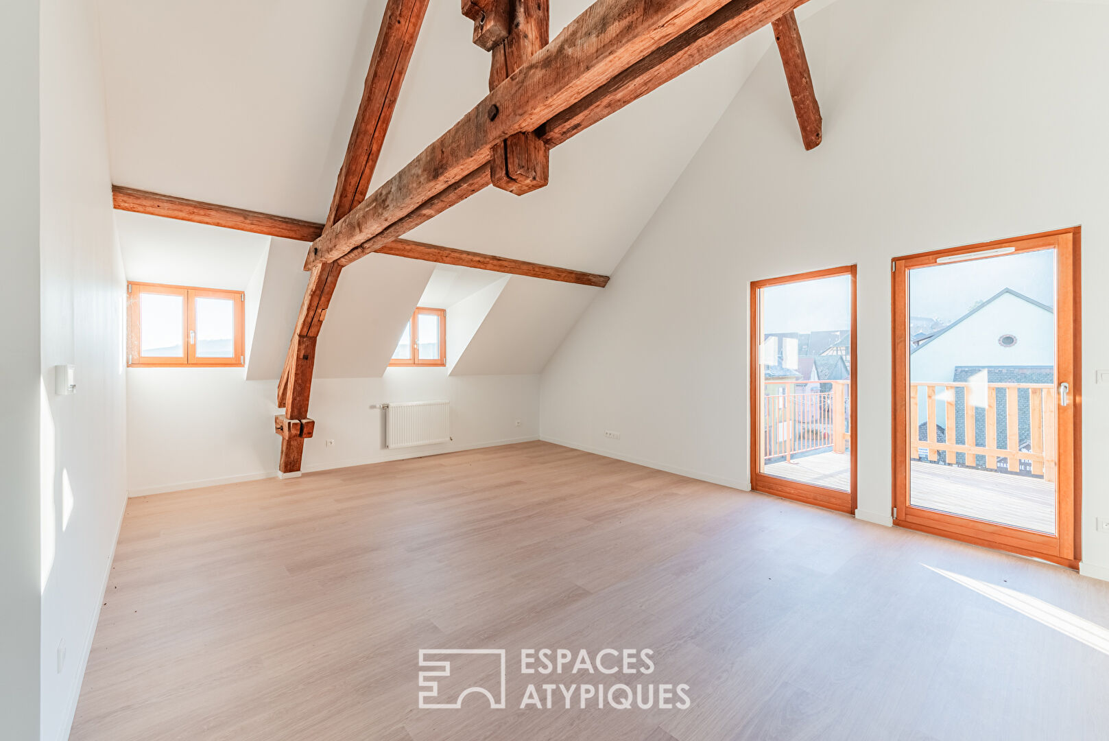 Character flat with terrace in a former winegrower’s house