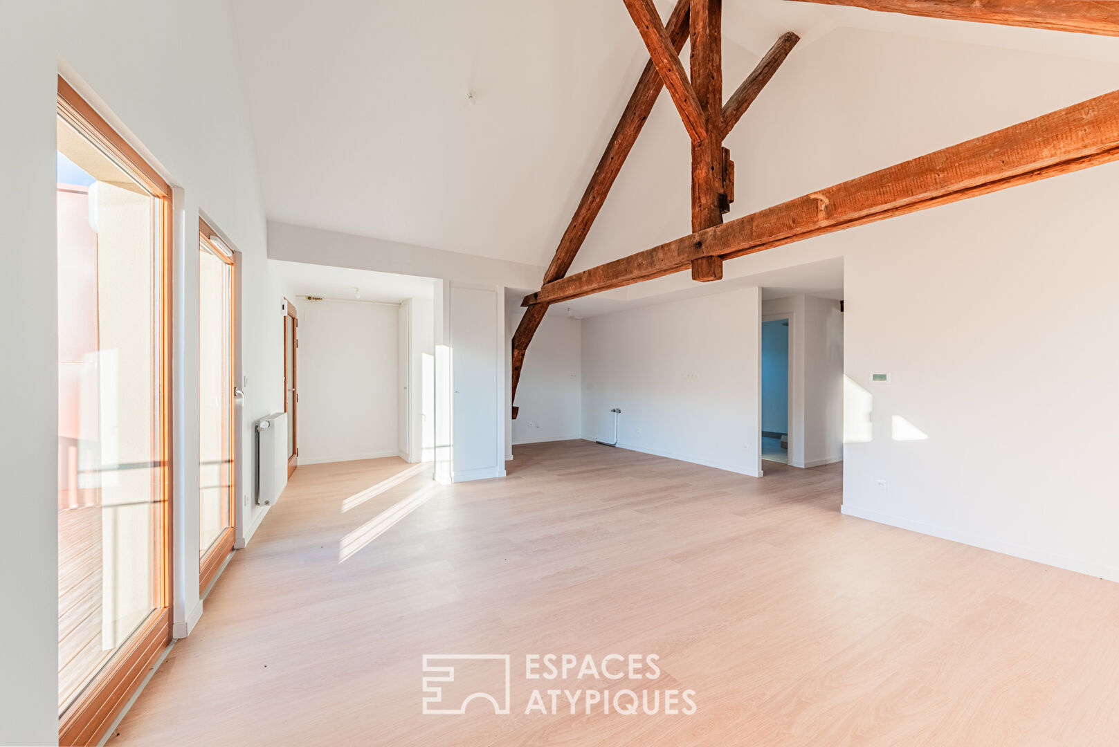 Character flat with terrace in a former winegrower’s house