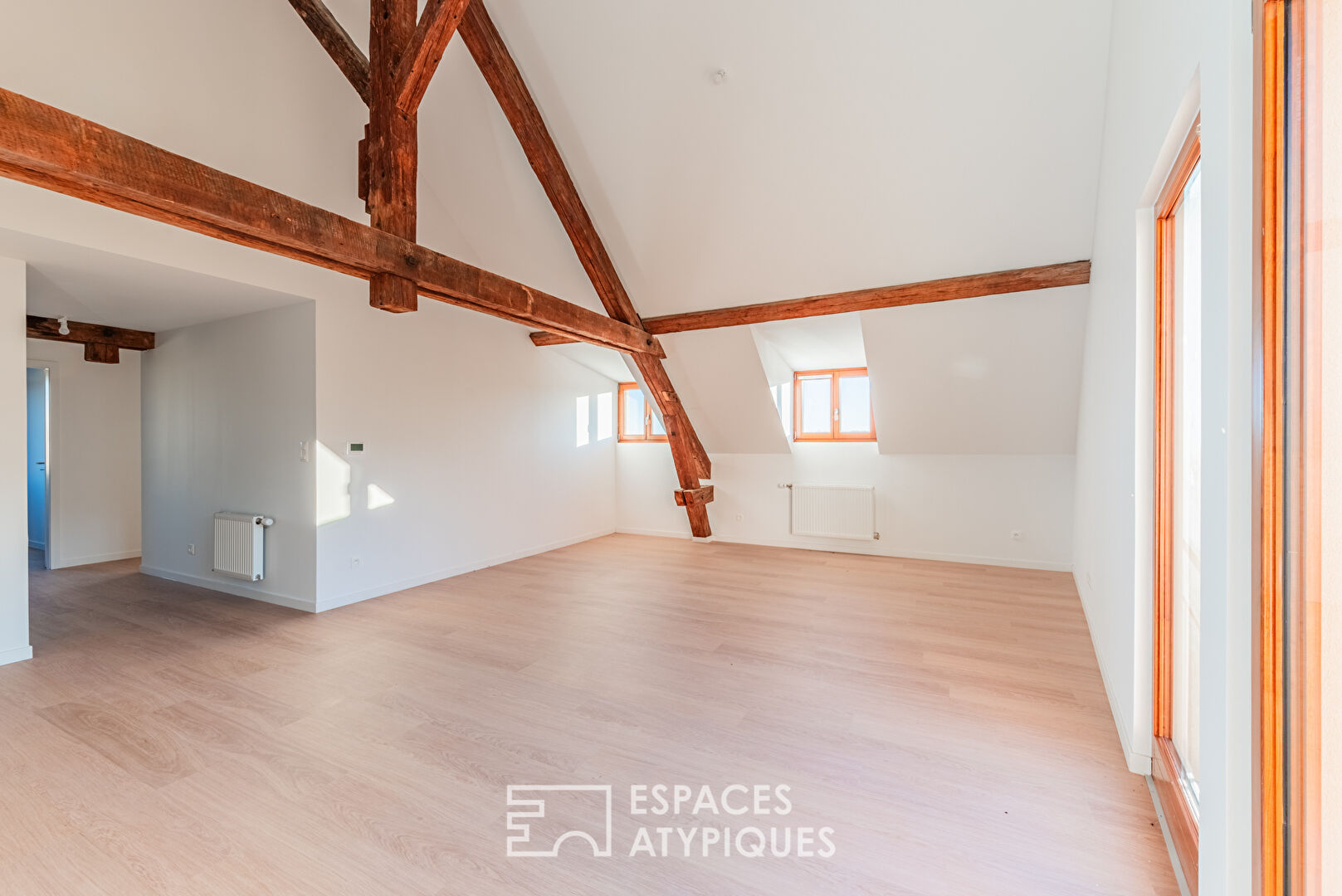 Character flat with terrace in a former winegrower’s house