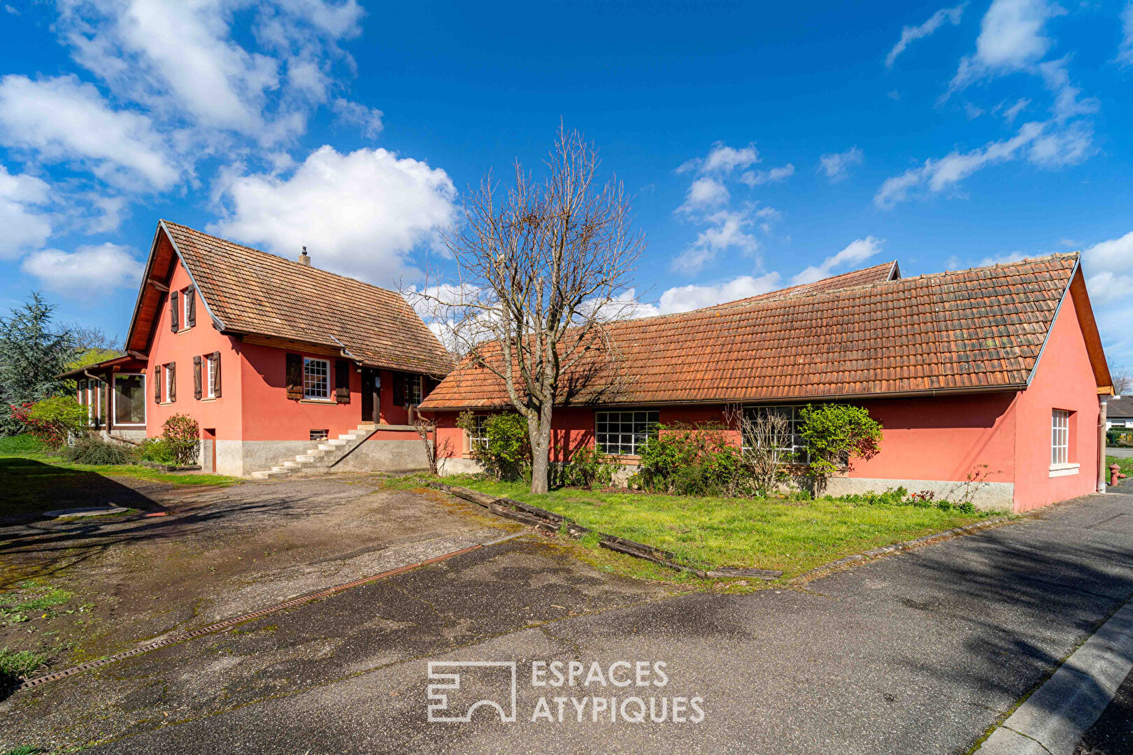 Character house with swimming pool and garden