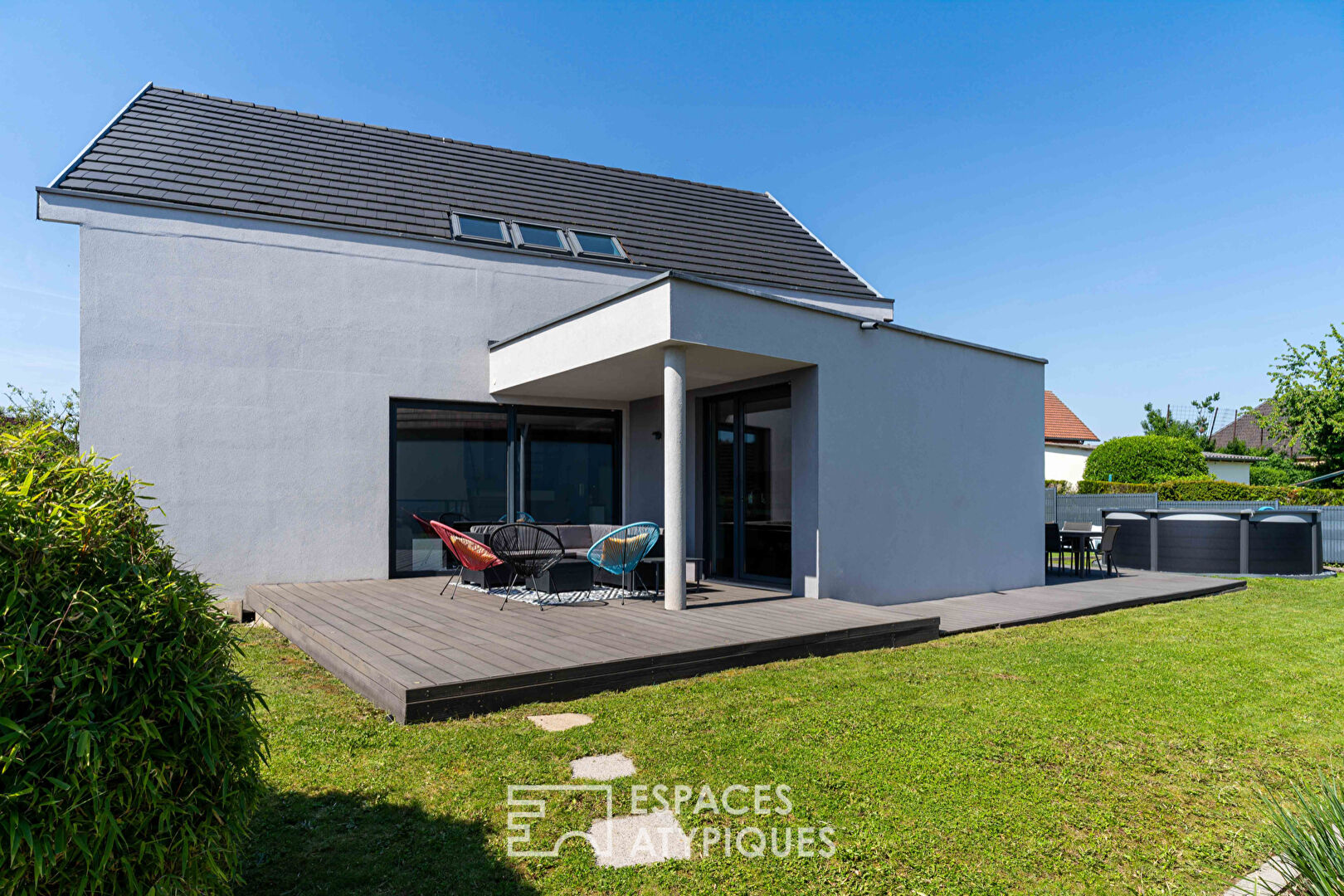 Maison contemporaine avec jardin