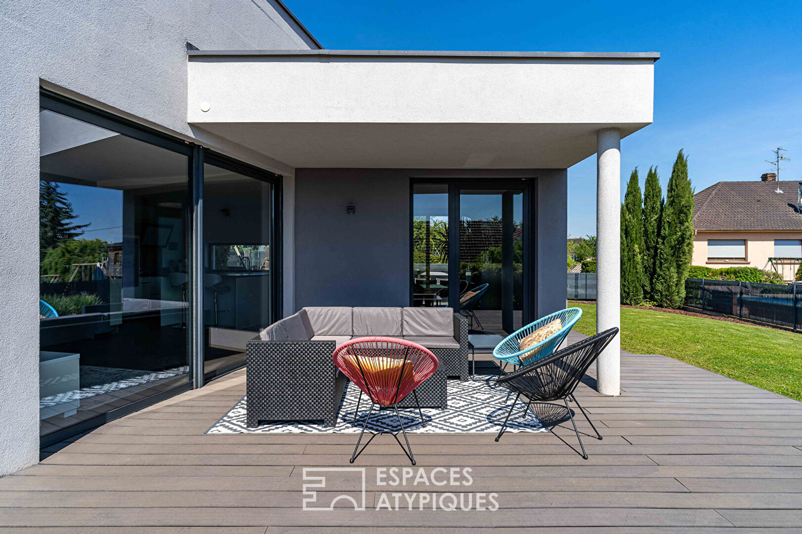 Maison contemporaine avec jardin