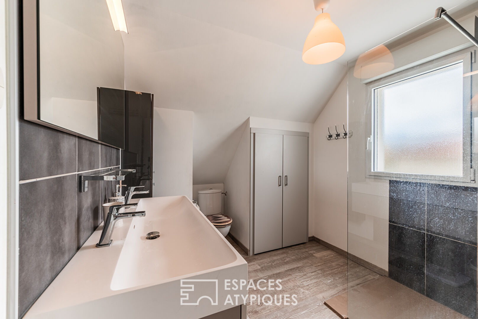 Maison contemporaine et son jardin