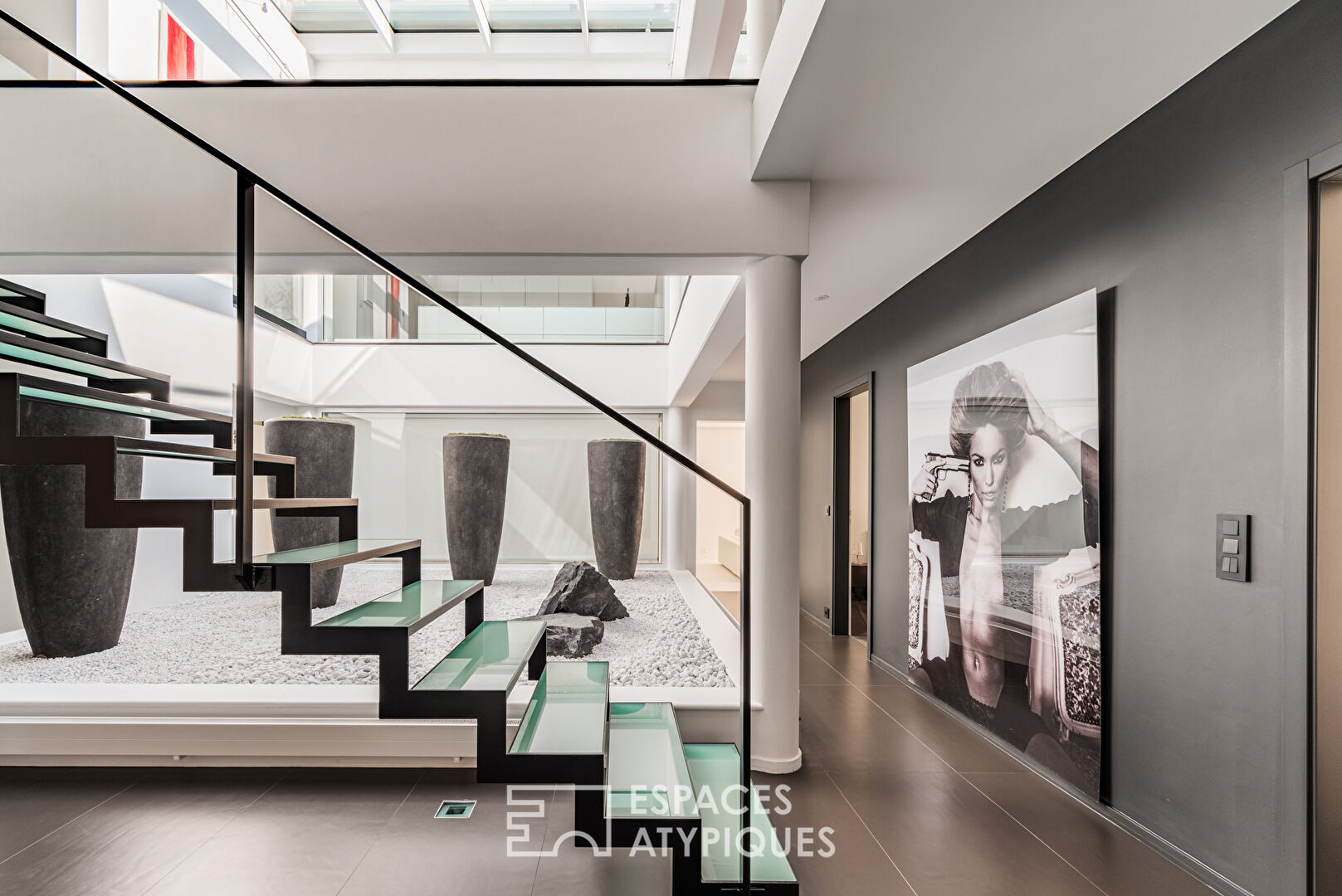 Exceptional contemporary house in a leafy setting