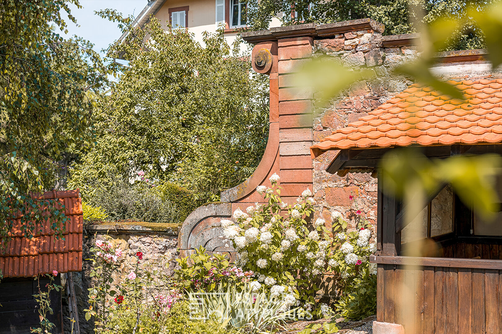 Maison de maître dans un écrin de verdure