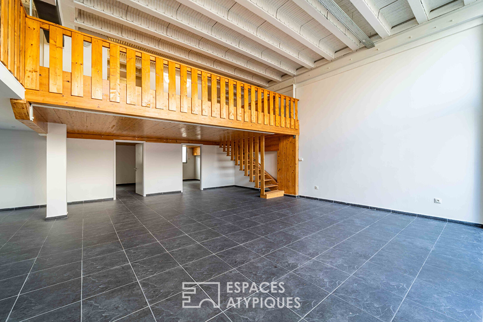 Loft et ses terrasses dans ancien supermarché