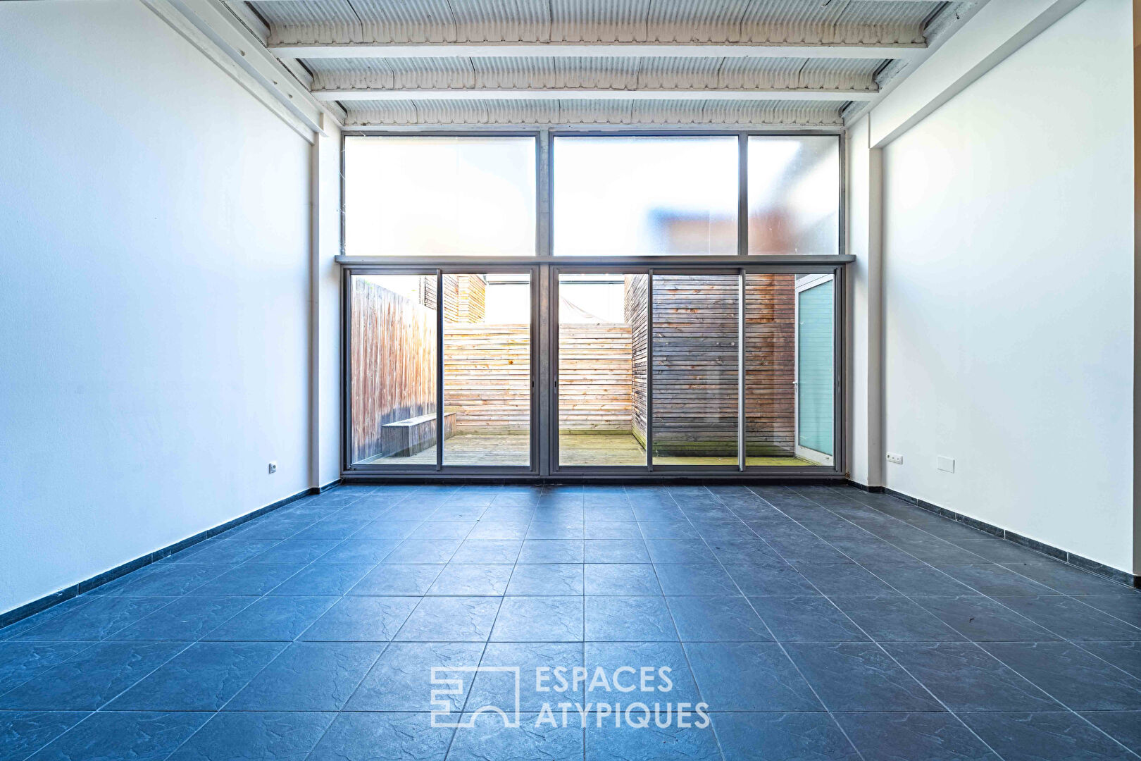Loft et ses terrasses dans ancien supermarché