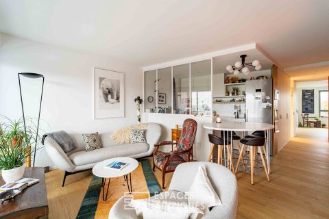 Flat with terrace and water views