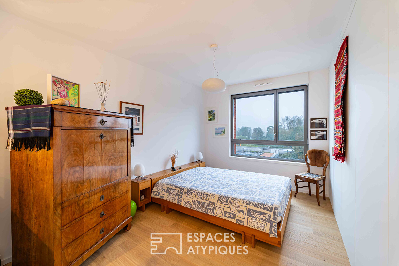 Flat with terrace and water views