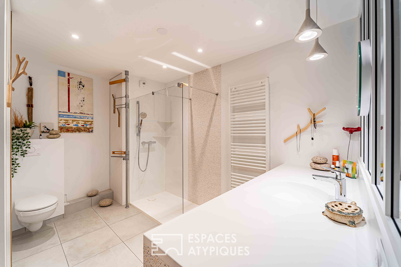 Flat with terrace and water views