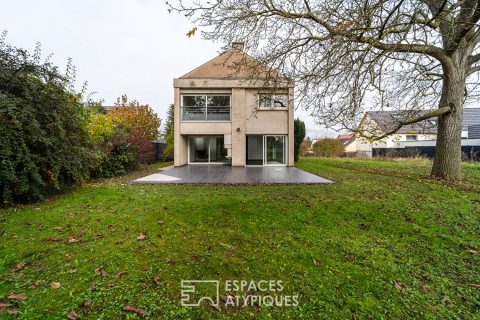 Maison d’architecte esprit brutaliste avec jardin