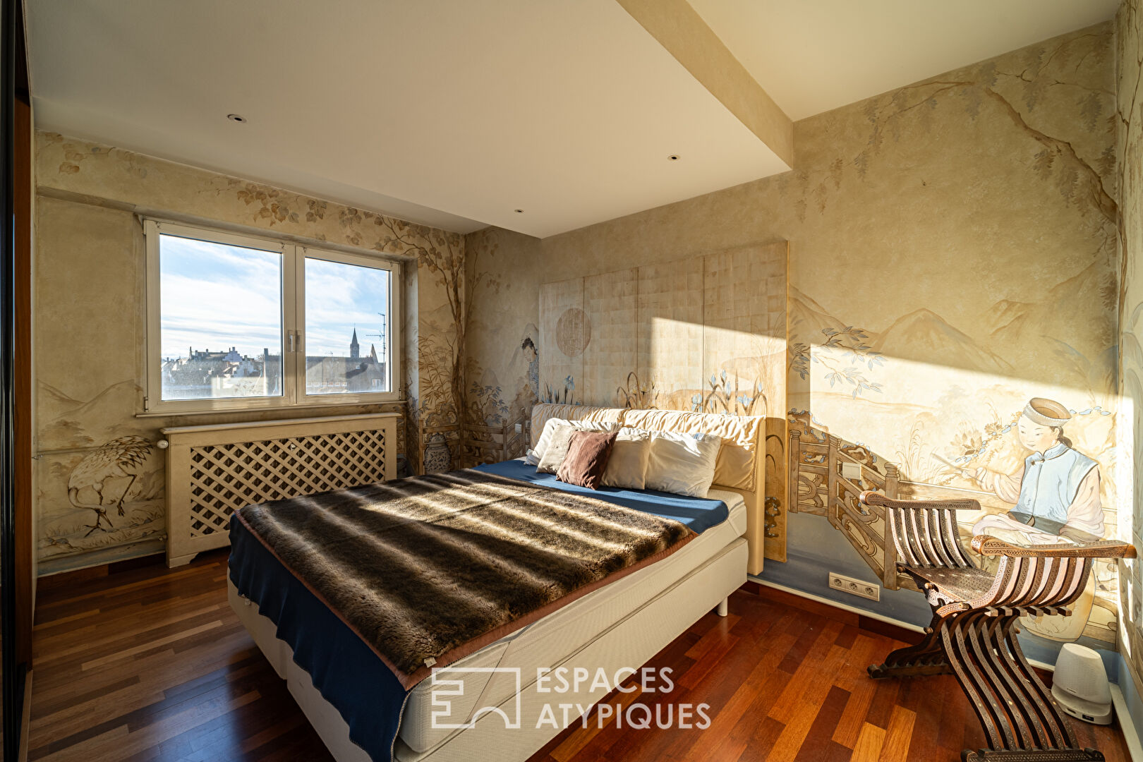 Flat on the quays with cathedral views