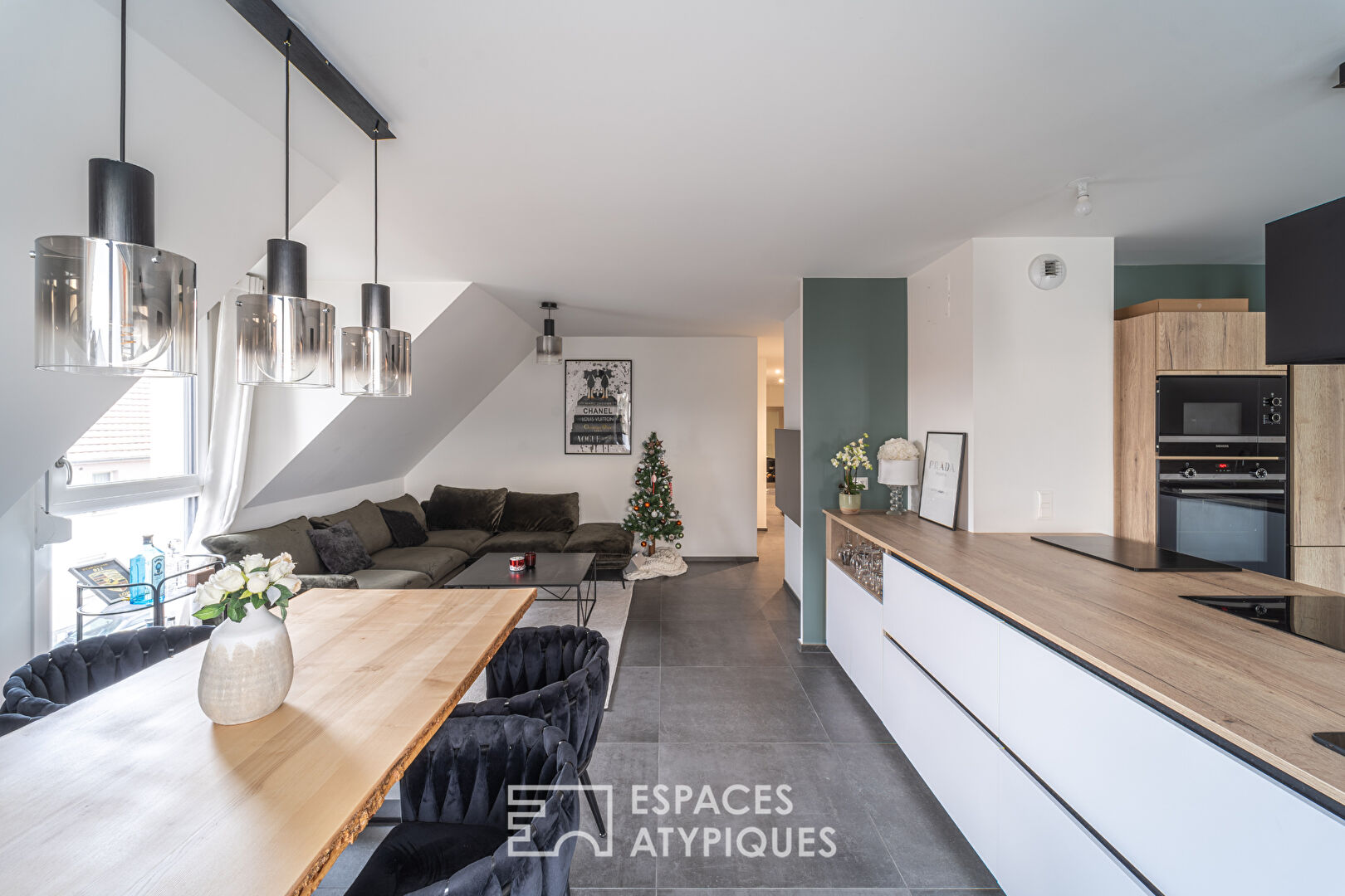 Contemporary top floor apartment with terrace