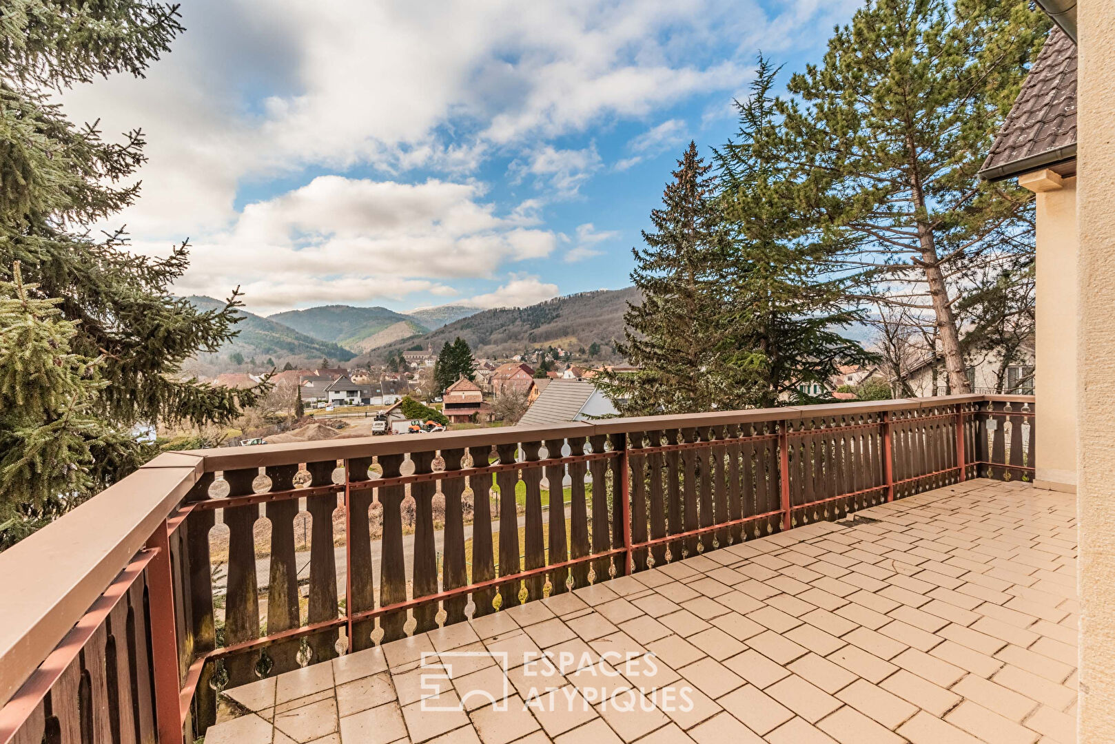 Architect-designed house to renovate with view of the Vosges mountains