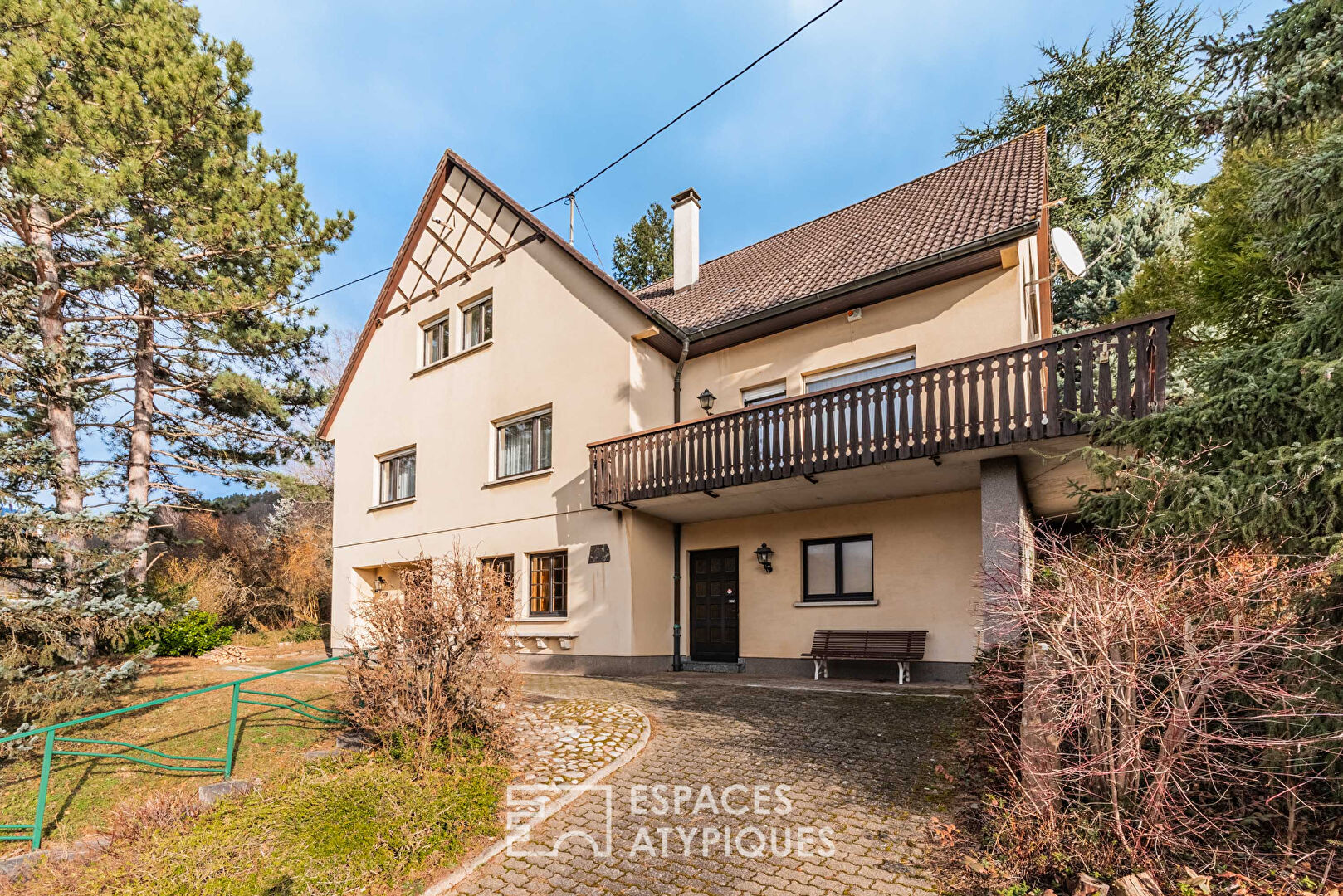 Architect-designed house to renovate with view of the Vosges mountains