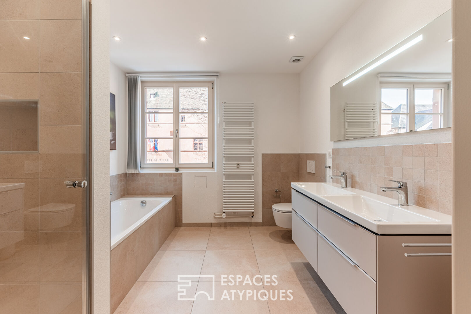 Character apartment in the heart of the historic center