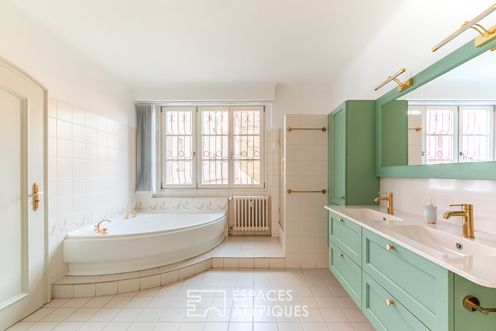 Character apartment in the heart of the historic center