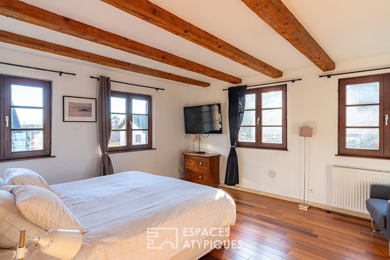 Ancien relais de poste rénové avec piscine et jardin paysager