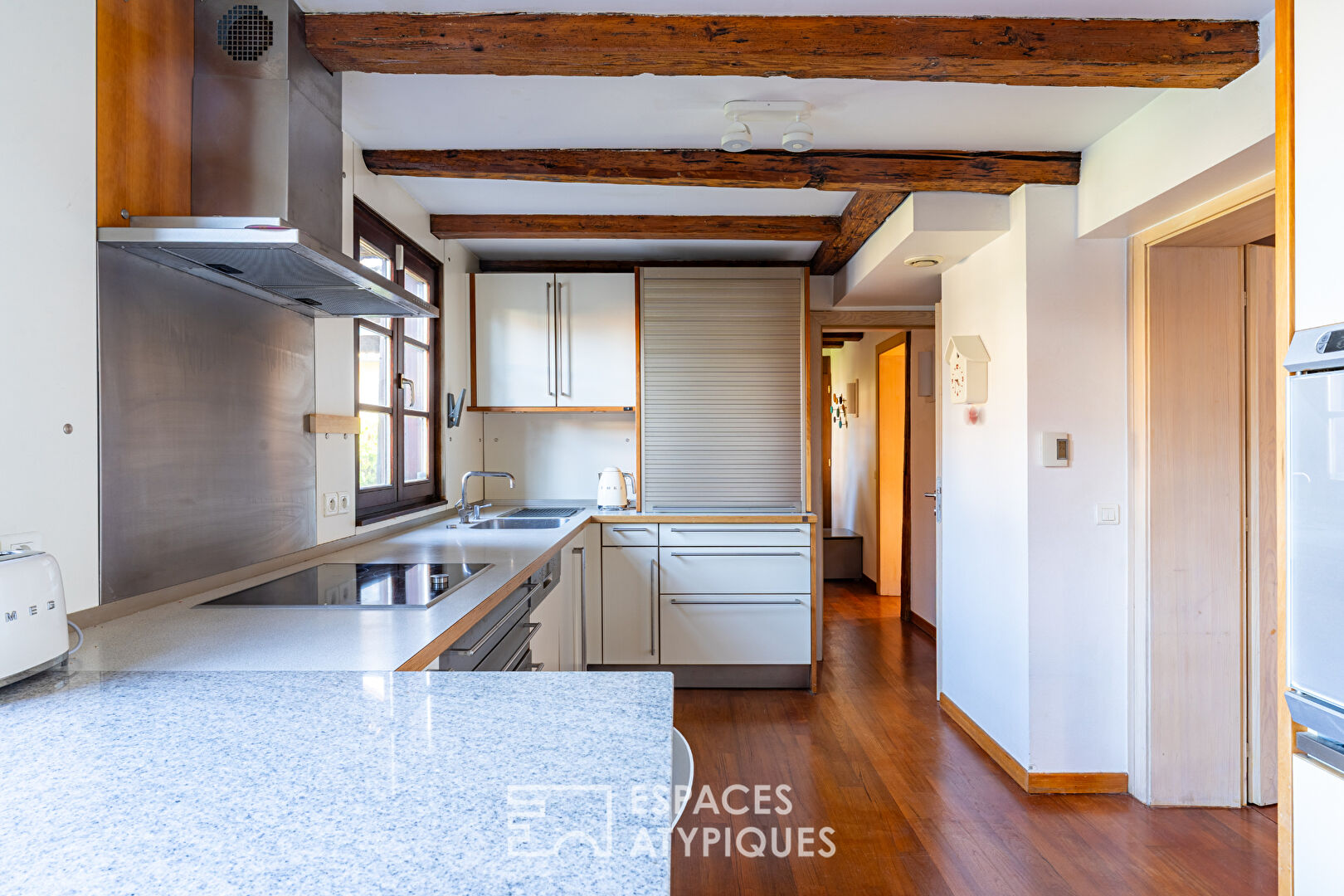 Ancien relais de poste rénové avec piscine et jardin paysager