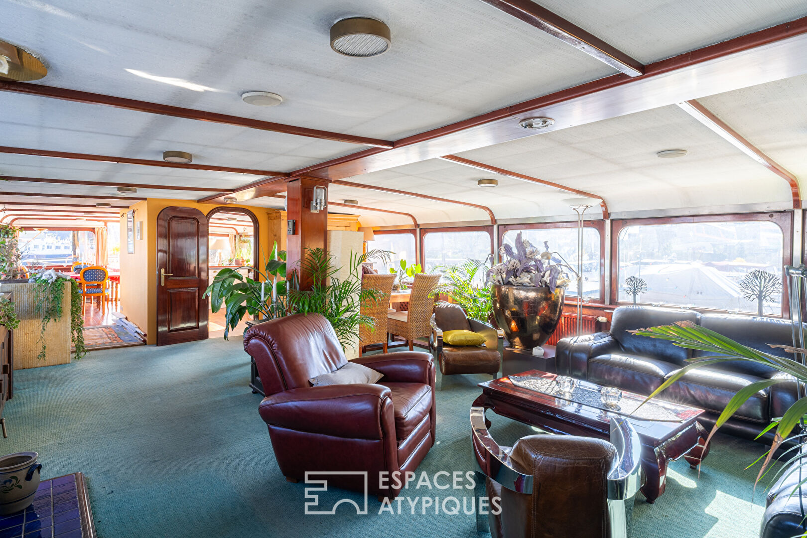 A converted boat with three terraces in the heart of Strasbourg