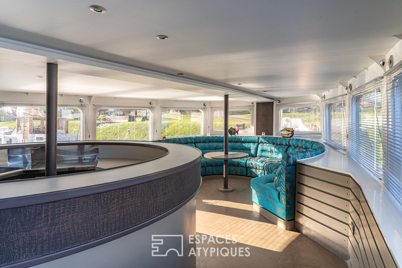 A converted boat with three terraces in the heart of Strasbourg