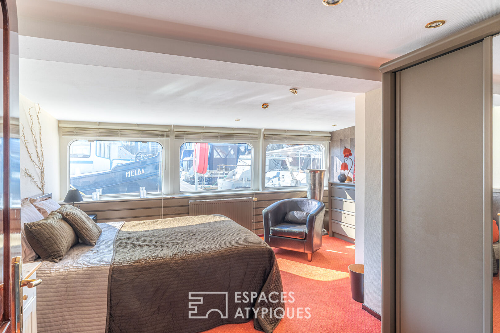 A converted boat with three terraces in the heart of Strasbourg