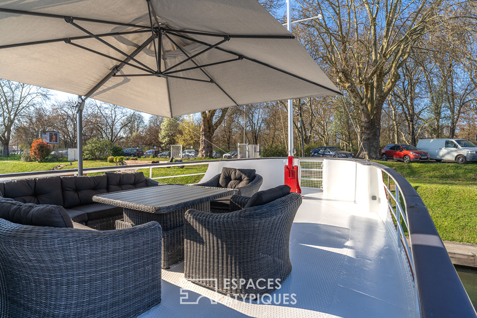 A converted boat with three terraces in the heart of Strasbourg