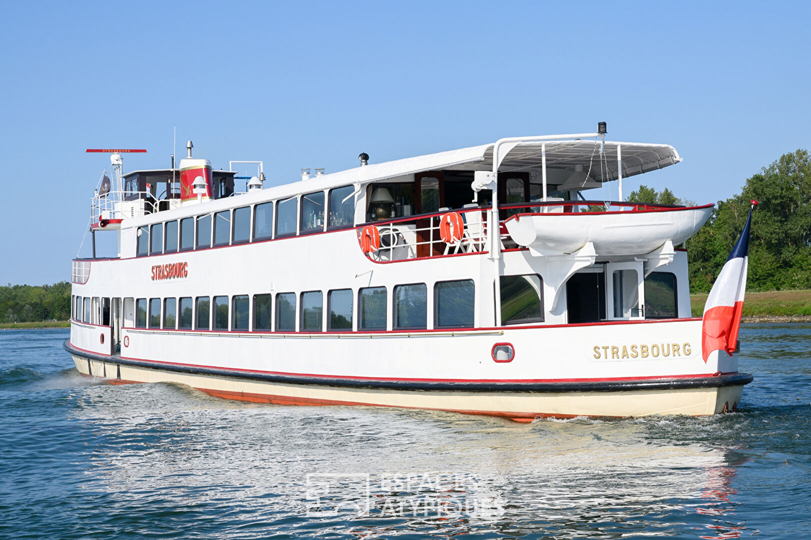 A converted boat with three terraces in the heart of Strasbourg