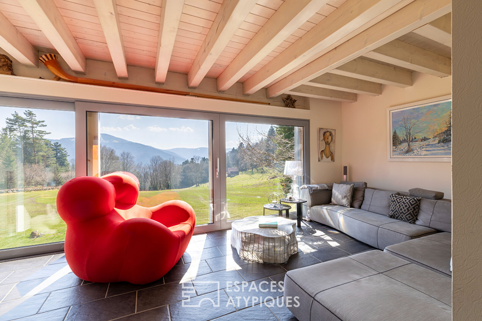Ferme rénovée avec vue imprenable sur un domaine de 2,5 ha