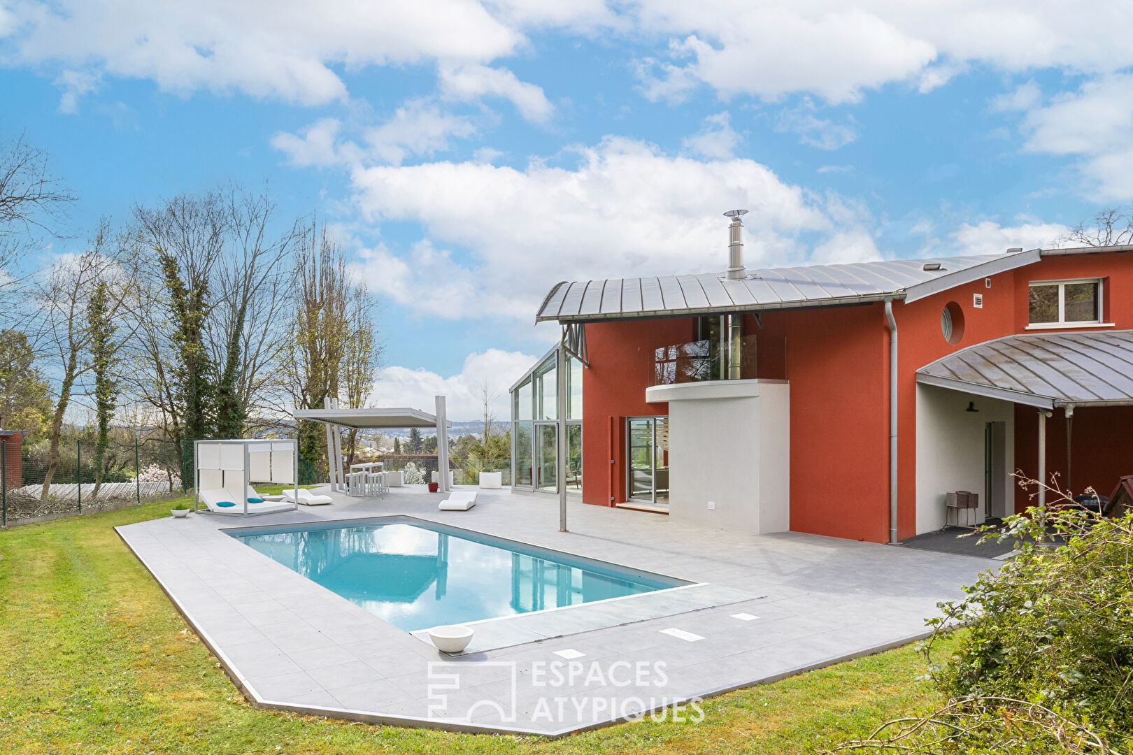 Maison contemporaine et sa piscine sur les hauteurs du Rebberg