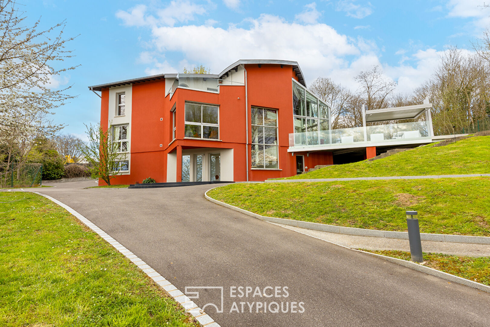 Maison contemporaine et sa piscine sur les hauteurs du Rebberg