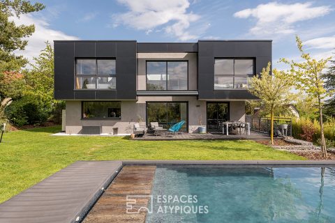 Exceptional contemporary villa with swimming pool