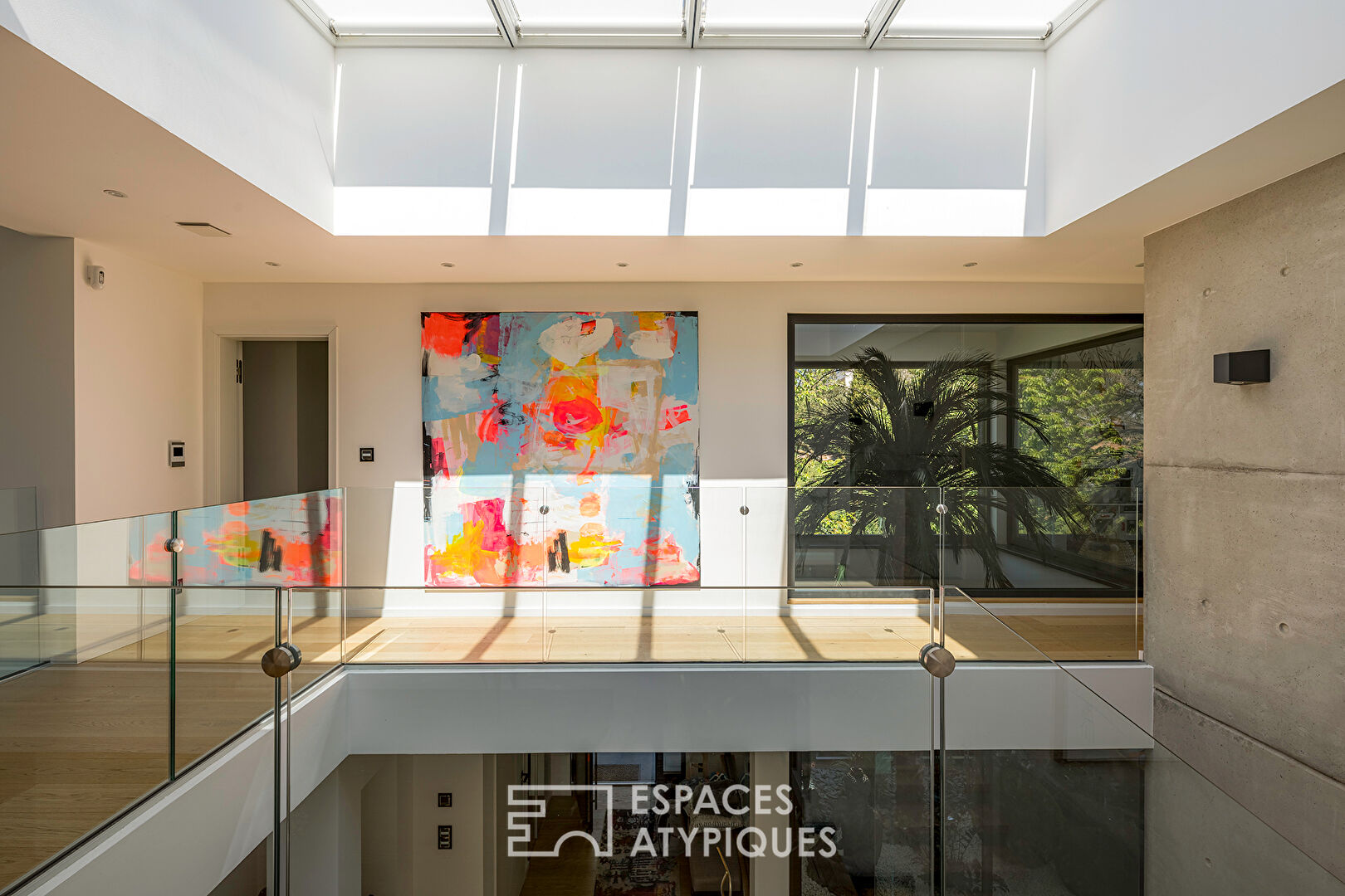 Exceptional contemporary villa with swimming pool
