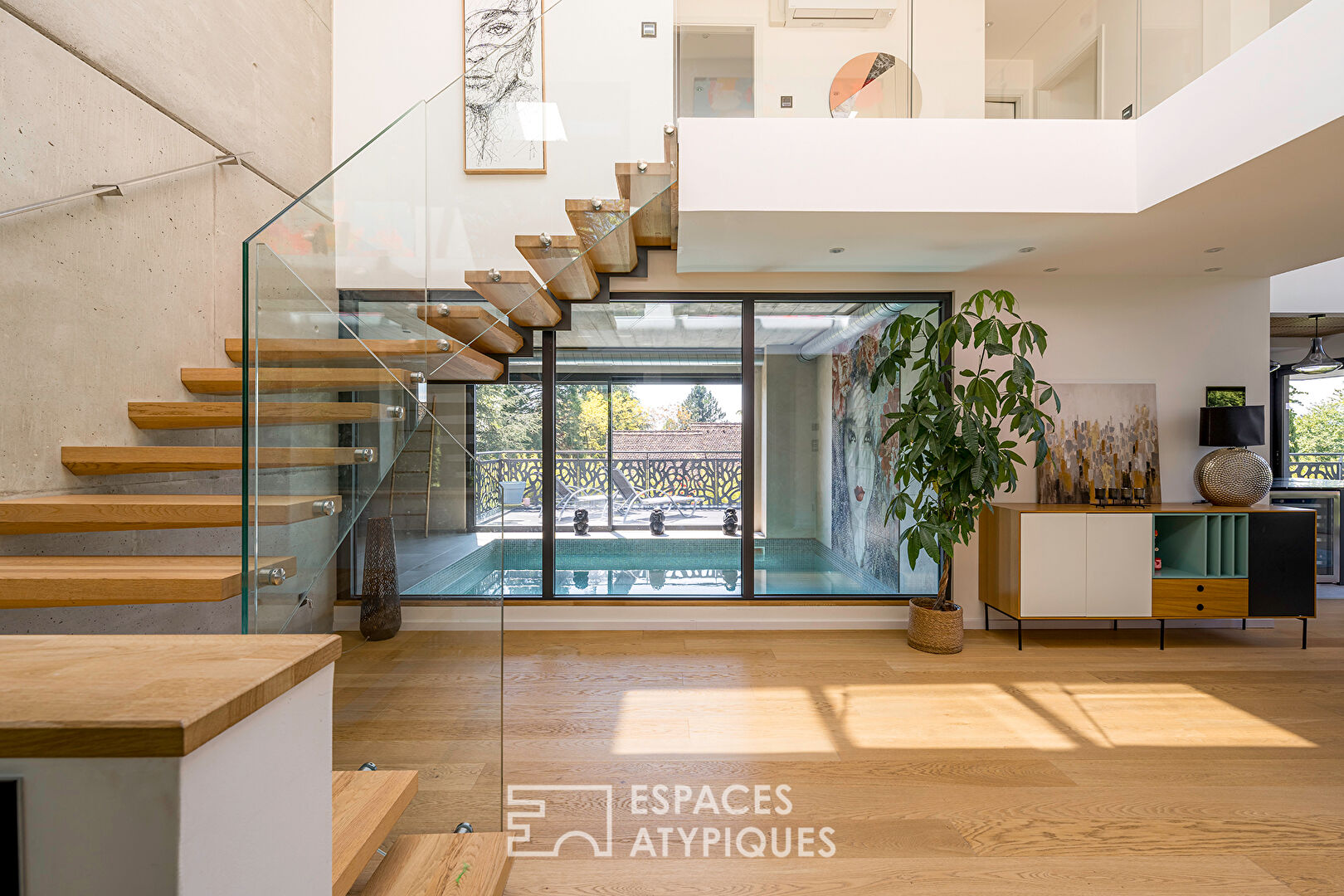 Exceptional contemporary villa with swimming pool